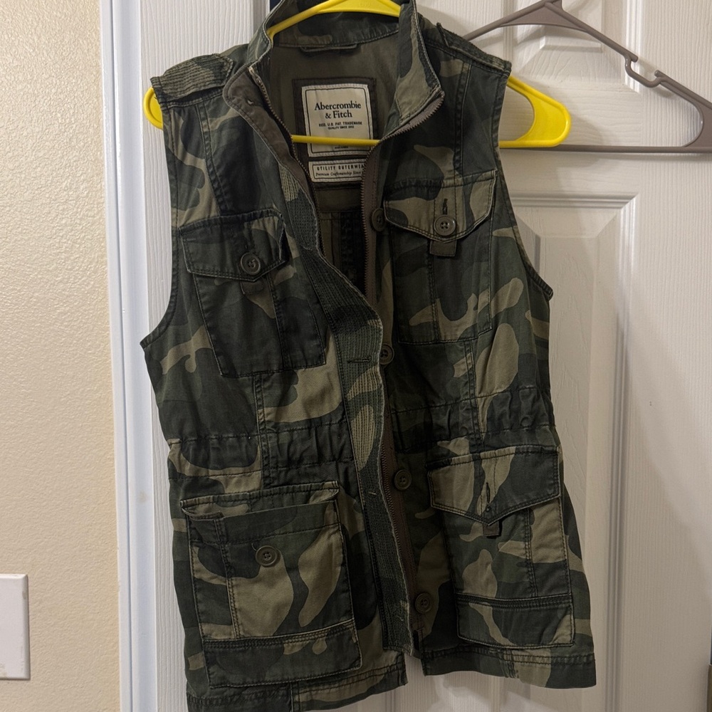 Abercrombie & Fitch Green Camouflage Vest